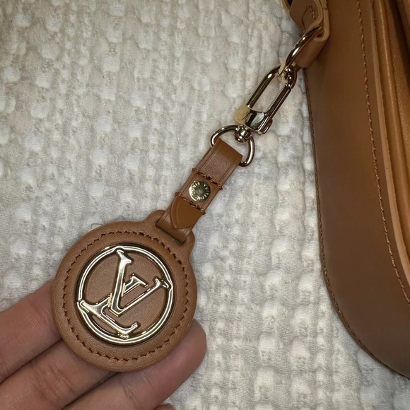 Louis Vuitton Swing shoulder/handbag with charm - Picture 10 of 11